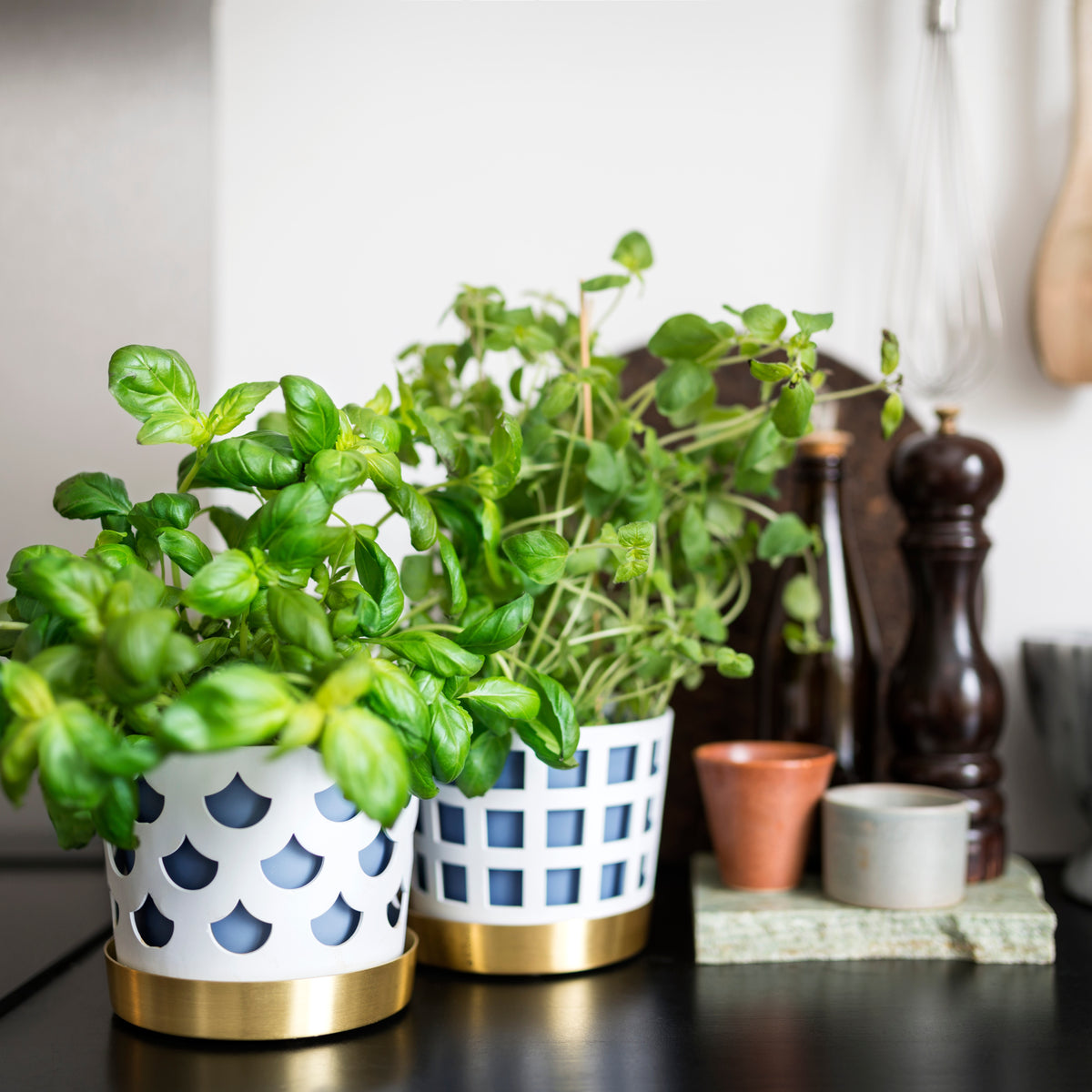 Trio Drop White Flower Pot