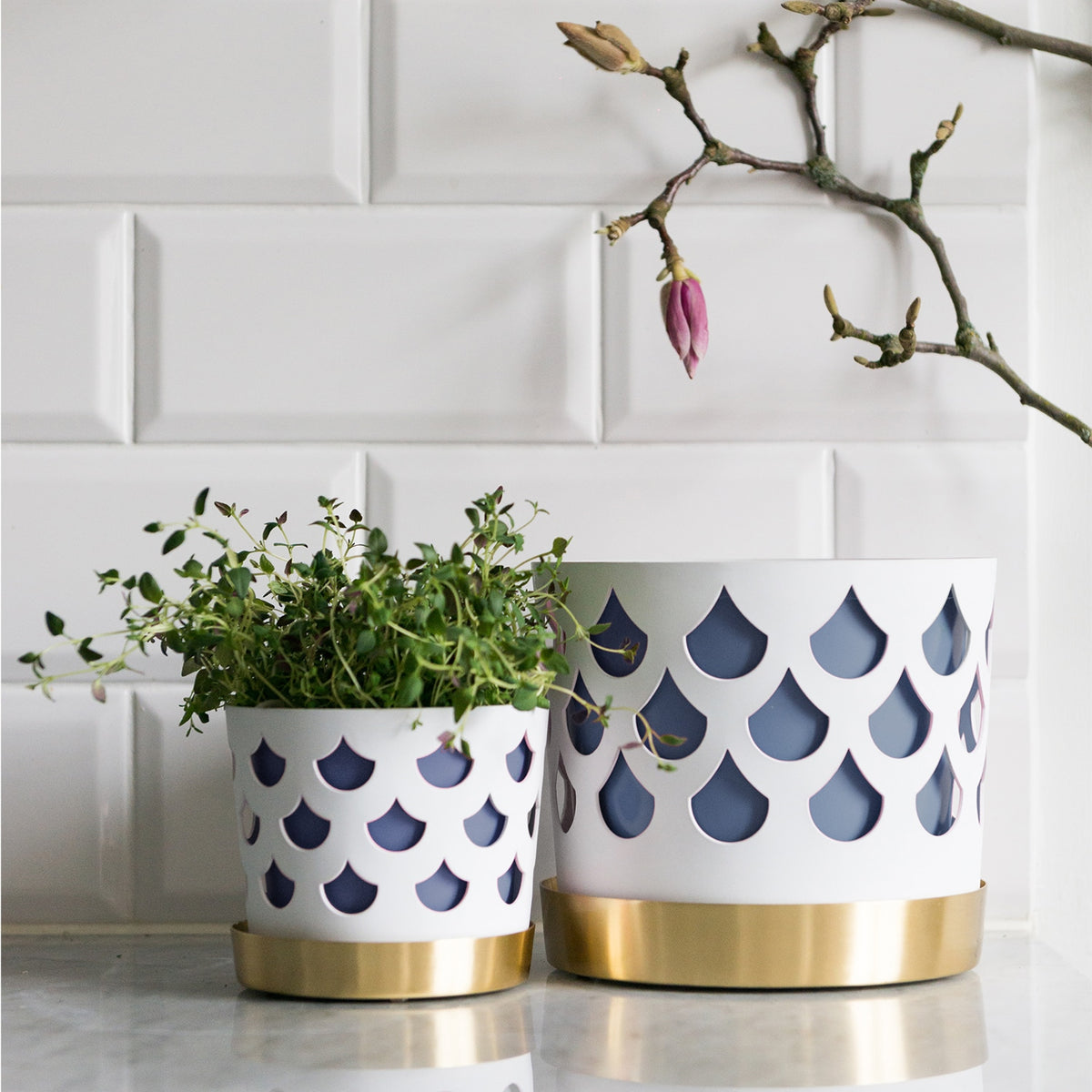 Trio Drop White Flower Pot